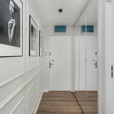 Beautiful Apartment For 4 People By Noclegi Renters Wroclaw Exterior photo