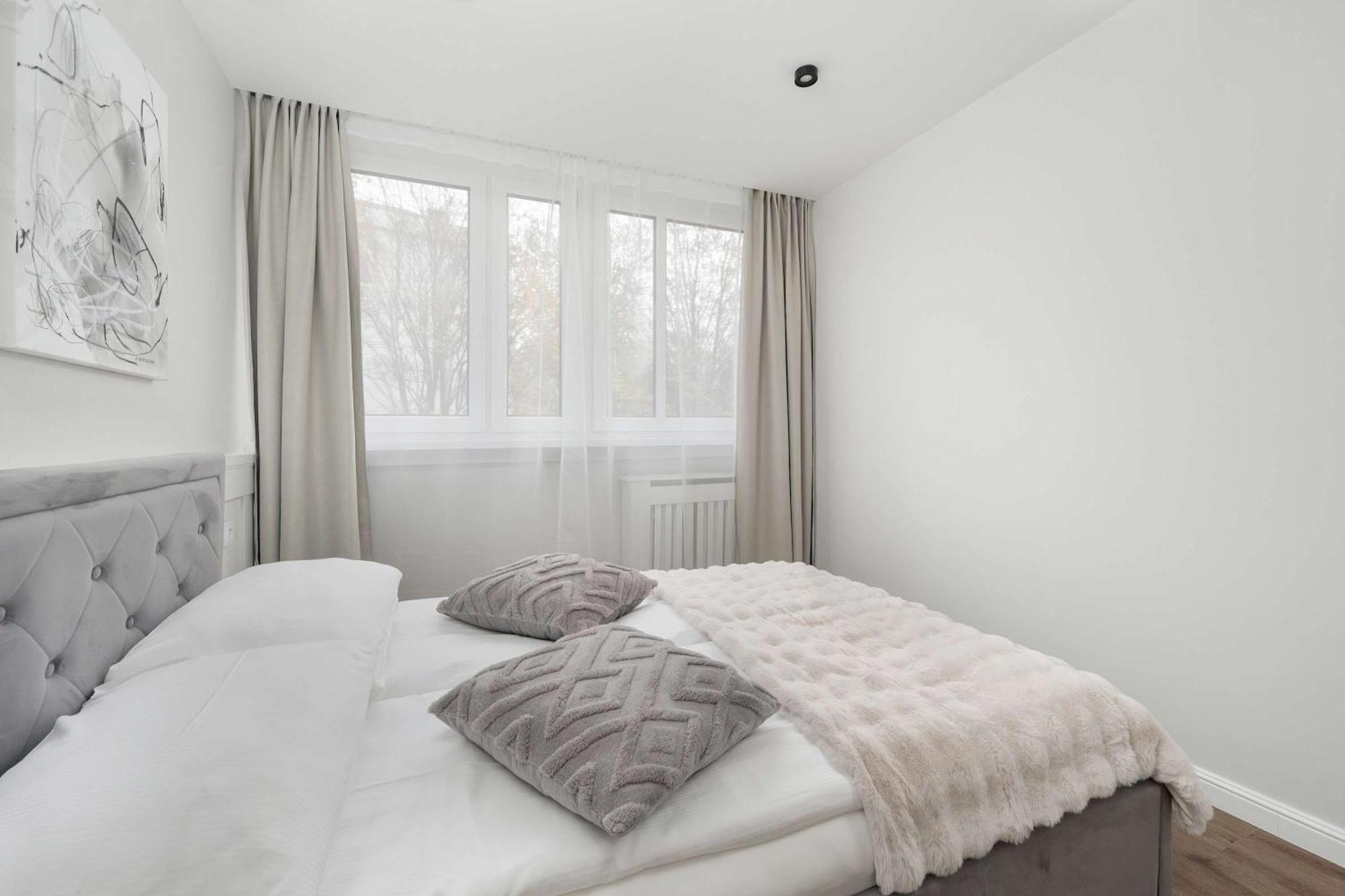 Beautiful For 4 People By Renters Apartment *